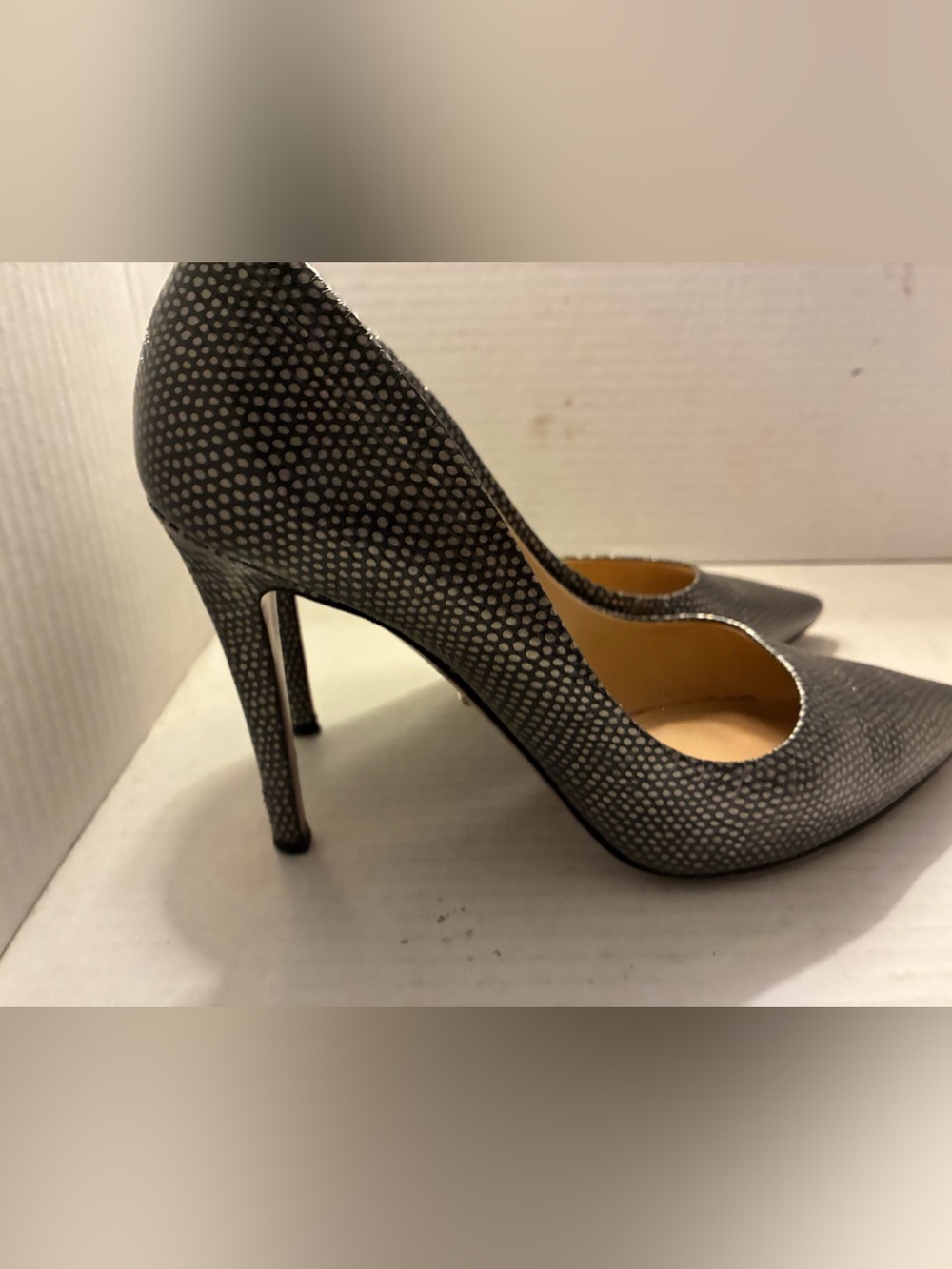 DIANE VON FURSTENBERG SILVER HEELS MADE IN ITALY DESIGNER WOMEN SIZE 6.5 B